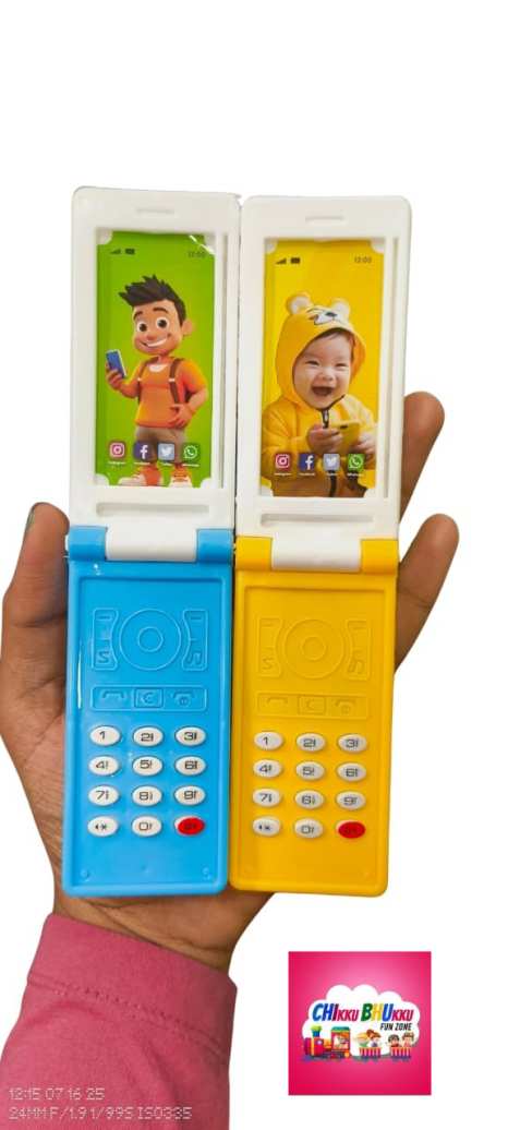 Flip toy phone